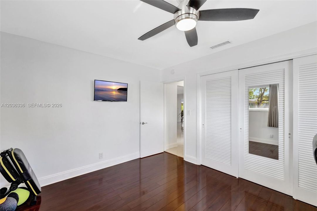 For Sale: $725,000 (3 beds, 3 baths, 1959 Square Feet)