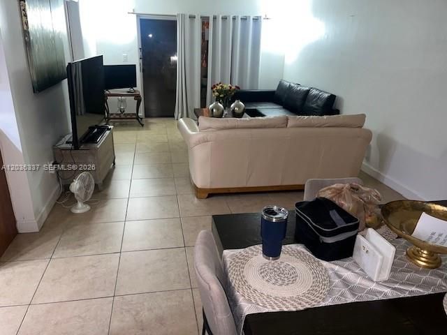 En Renta: $2,750 (3 camas, 2 baños, 1200 Pies cuadrados)