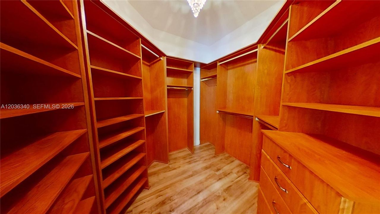 For Rent: $9,500 (5 beds, 4 baths, 3704 Square Feet)
