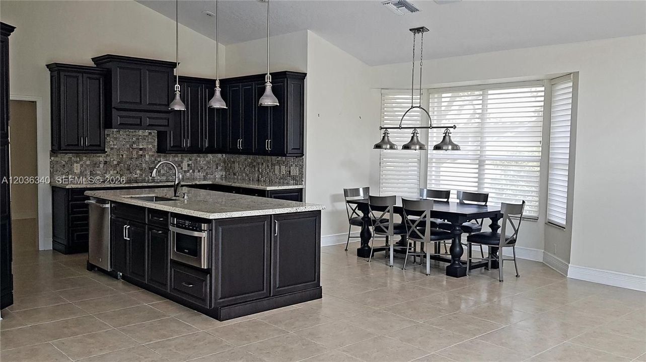 For Rent: $9,500 (5 beds, 4 baths, 3704 Square Feet)