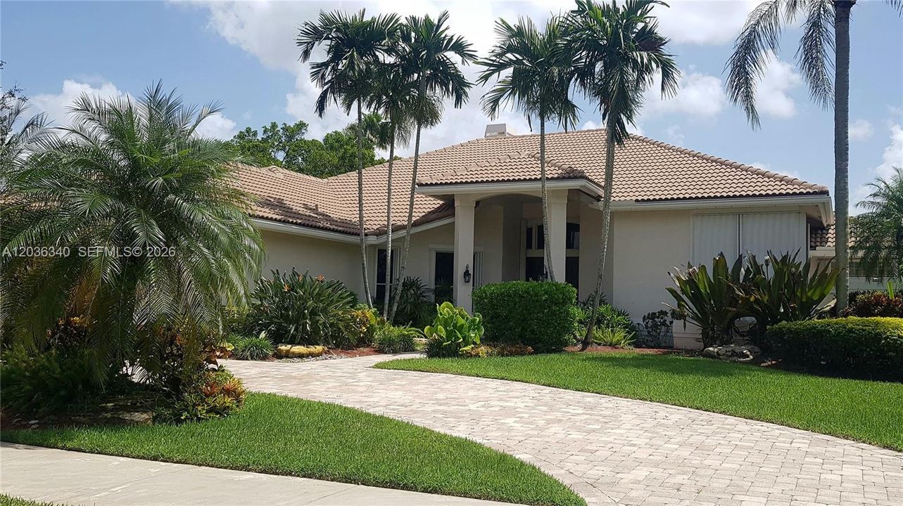 For Rent: $9,500 (5 beds, 4 baths, 3704 Square Feet)