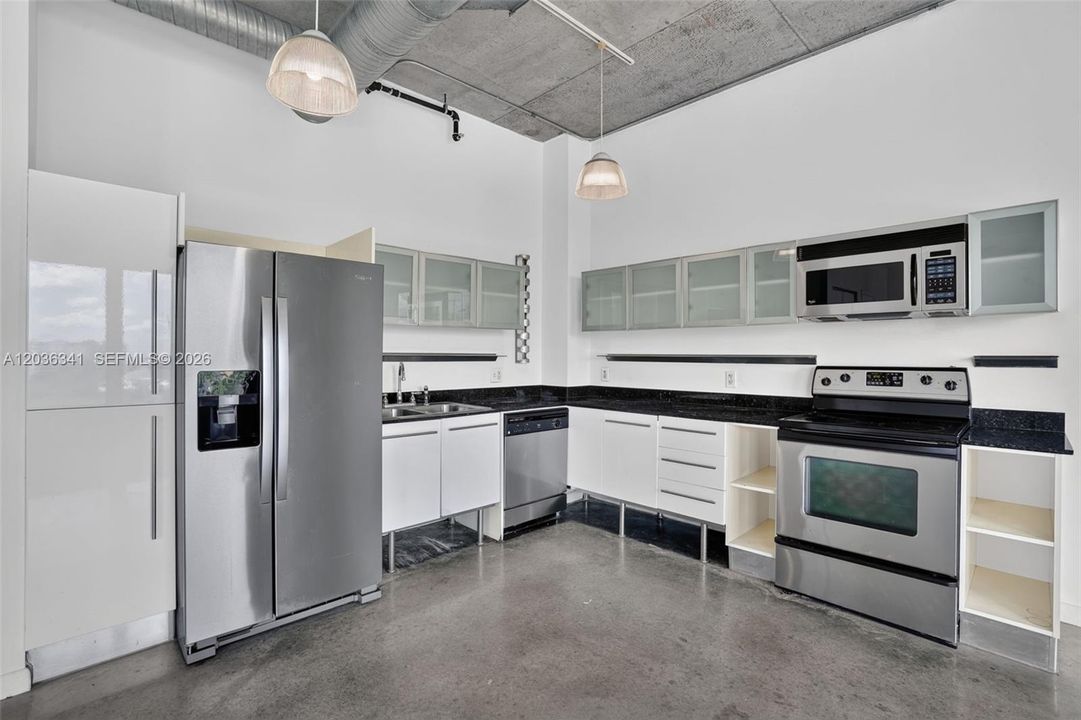 For Rent: $2,350 (1 beds, 1 baths, 703 Square Feet)