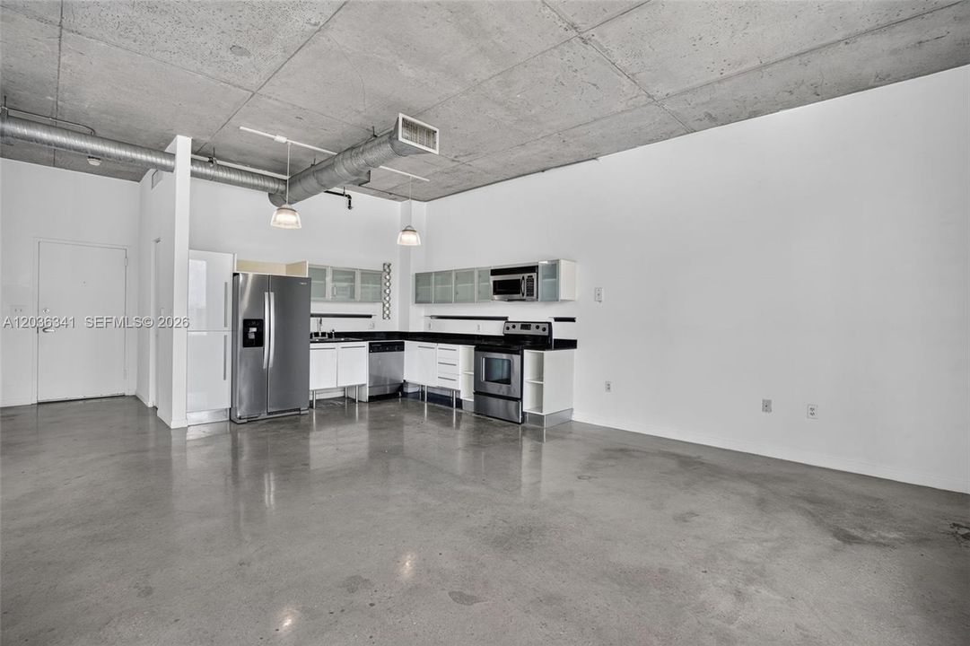 For Rent: $2,350 (1 beds, 1 baths, 703 Square Feet)