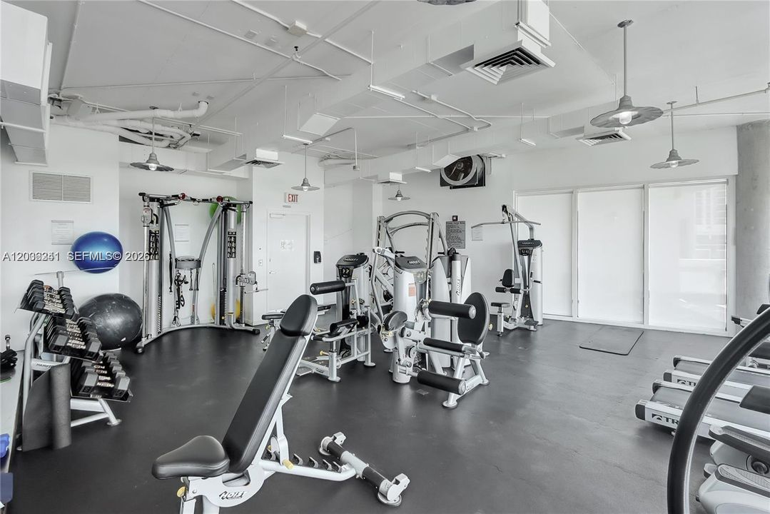 For Rent: $2,350 (1 beds, 1 baths, 703 Square Feet)