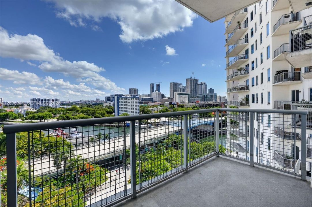 For Rent: $2,350 (1 beds, 1 baths, 703 Square Feet)