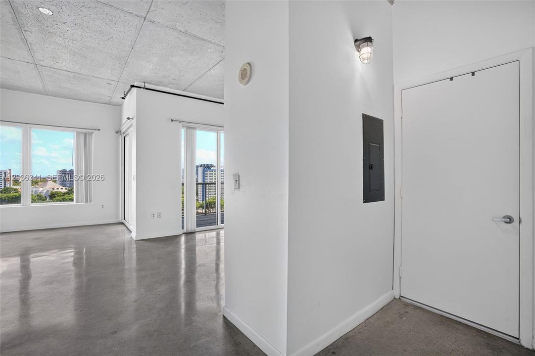 For Rent: $2,350 (1 beds, 1 baths, 703 Square Feet)