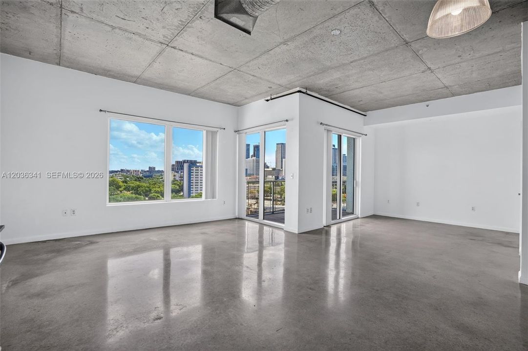 For Rent: $2,350 (1 beds, 1 baths, 703 Square Feet)