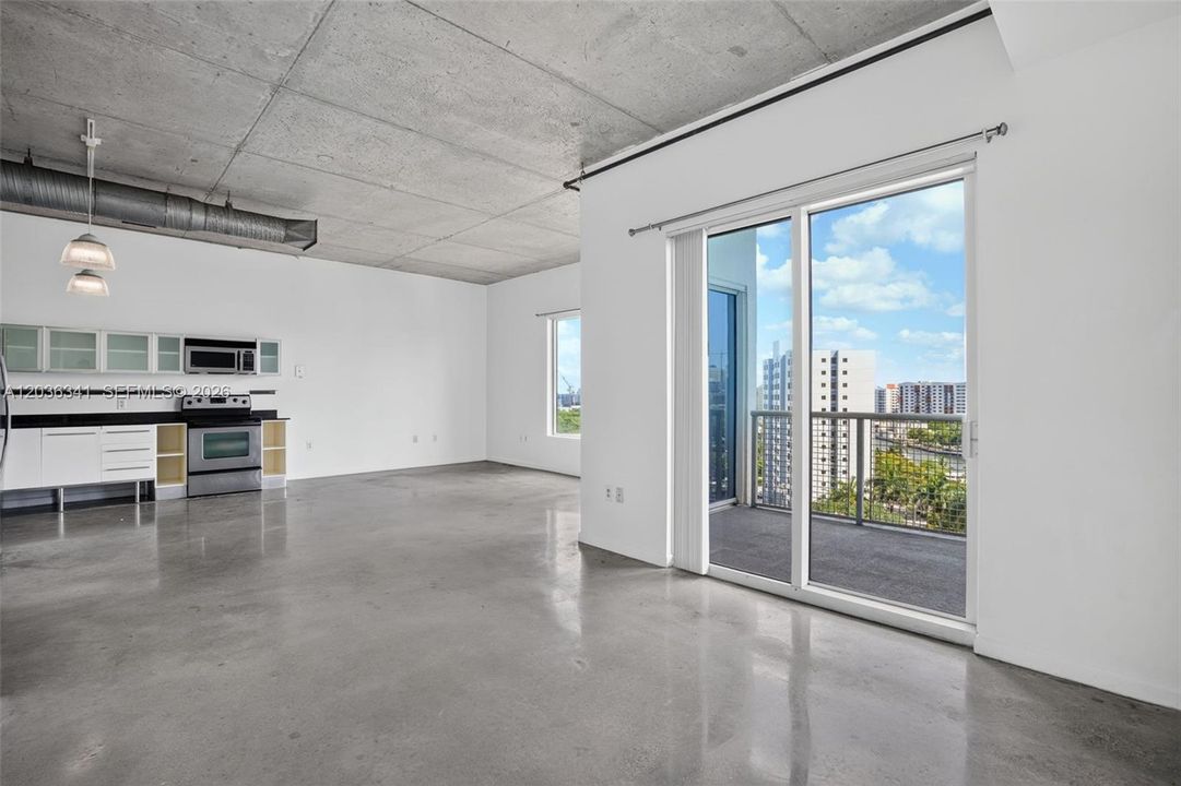 For Rent: $2,350 (1 beds, 1 baths, 703 Square Feet)