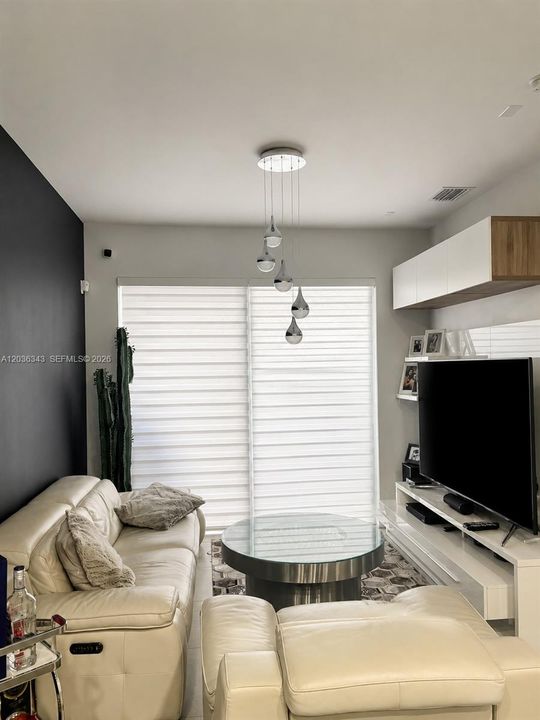 En Venta: $770,000 (4 camas, 3 baños, 1895 Pies cuadrados)
