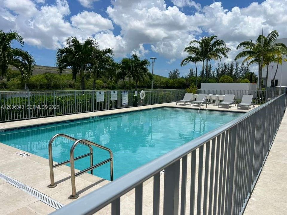 For Sale: $785,000 (4 beds, 3 baths, 1895 Square Feet)