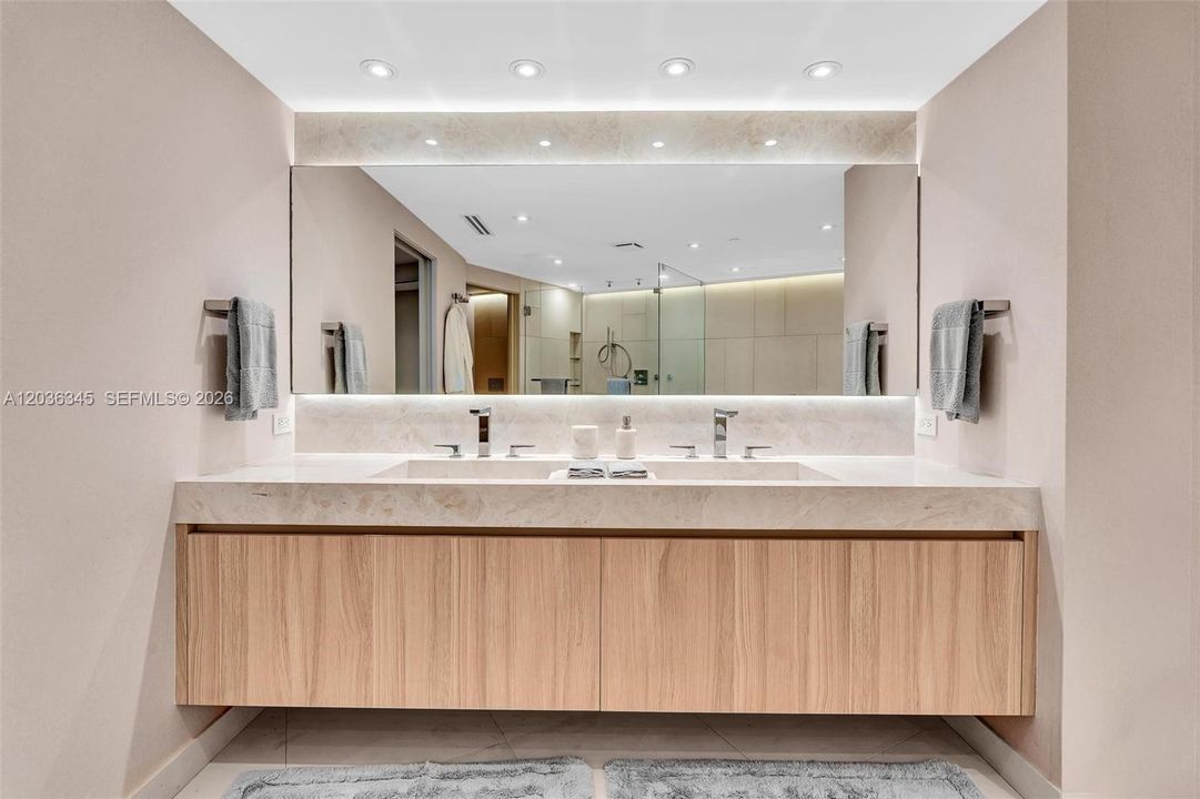En Venta: $2,650,000 (2 camas, 2 baños, 2320 Pies cuadrados)