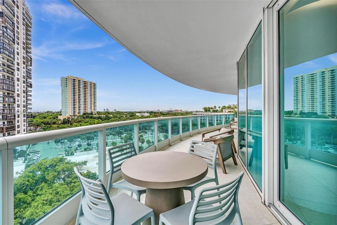 En Venta: $2,650,000 (2 camas, 2 baños, 2320 Pies cuadrados)