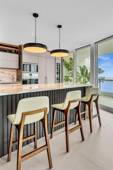 En Venta: $2,650,000 (2 camas, 2 baños, 2320 Pies cuadrados)