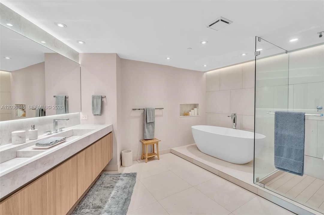 En Venta: $2,650,000 (2 camas, 2 baños, 2320 Pies cuadrados)