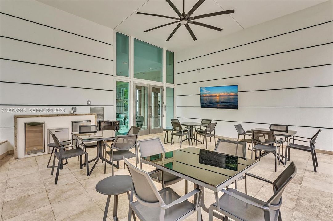 En Venta: $2,650,000 (2 camas, 2 baños, 2320 Pies cuadrados)