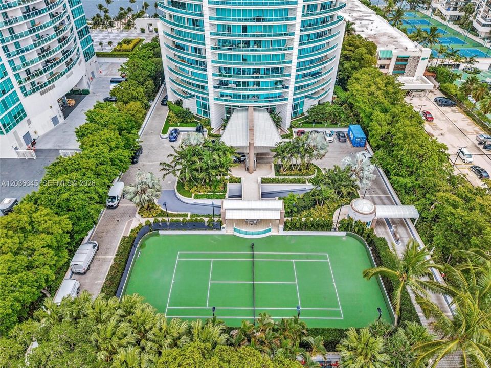 En Venta: $2,650,000 (2 camas, 2 baños, 2320 Pies cuadrados)