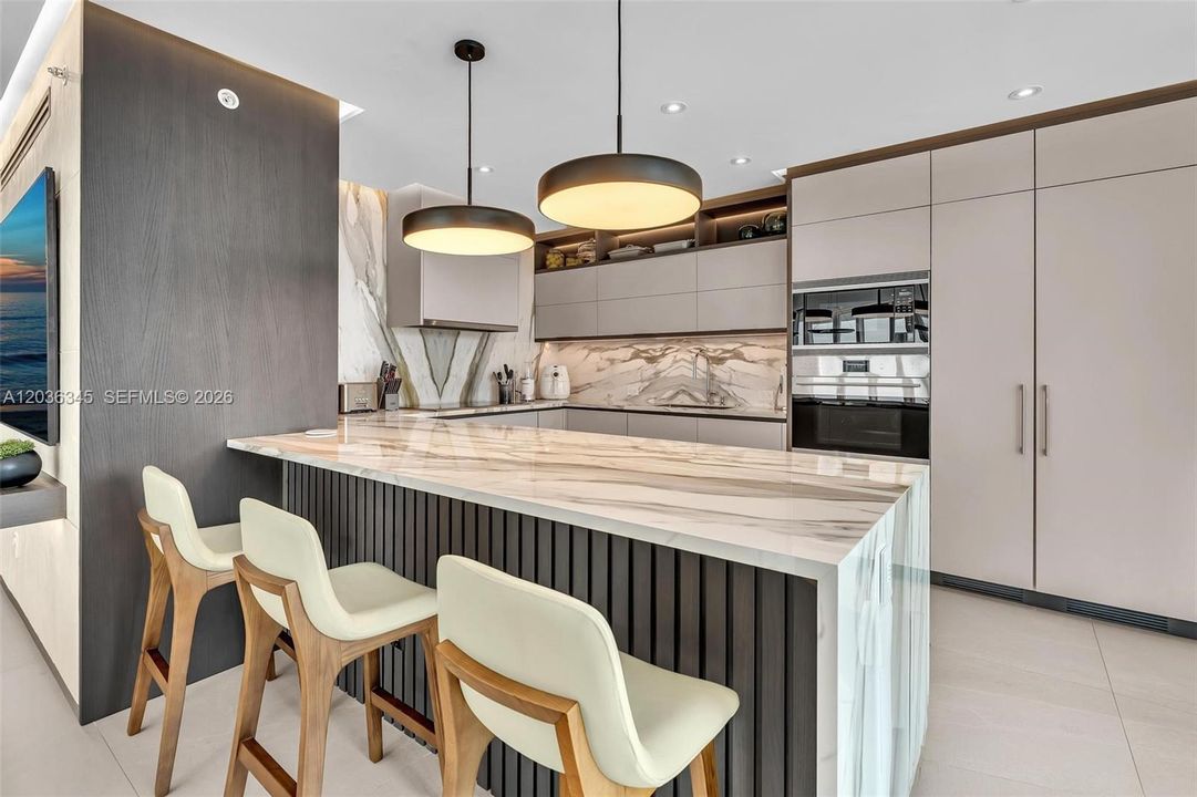 En Venta: $2,650,000 (2 camas, 2 baños, 2320 Pies cuadrados)