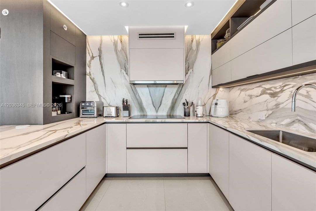 En Venta: $2,650,000 (2 camas, 2 baños, 2320 Pies cuadrados)