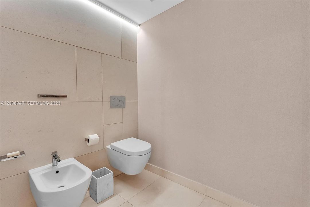 En Venta: $2,650,000 (2 camas, 2 baños, 2320 Pies cuadrados)