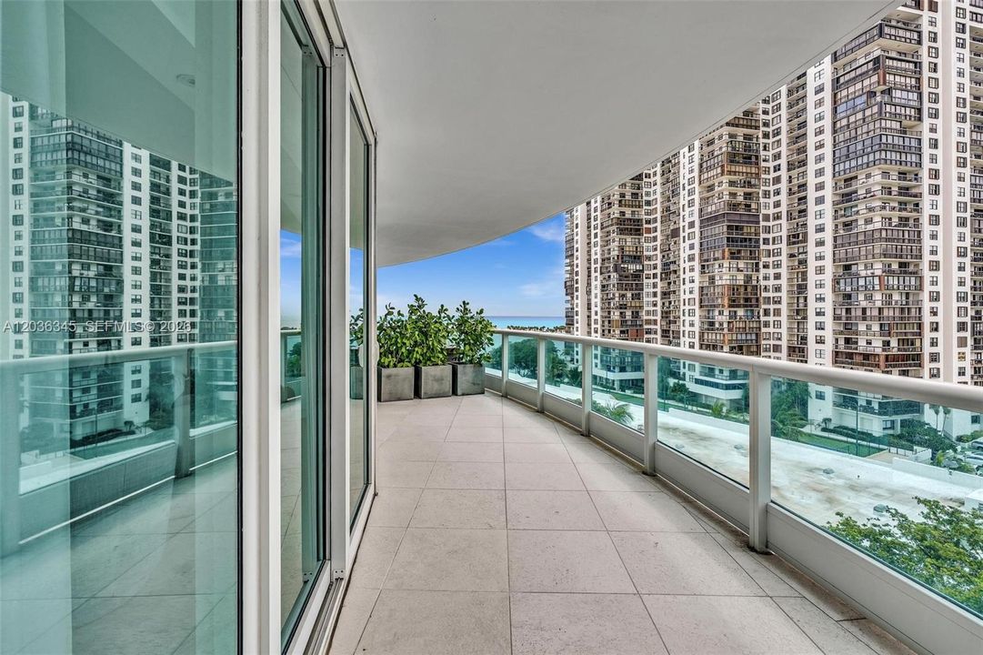 En Venta: $2,650,000 (2 camas, 2 baños, 2320 Pies cuadrados)