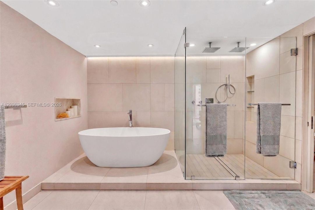 En Venta: $2,650,000 (2 camas, 2 baños, 2320 Pies cuadrados)