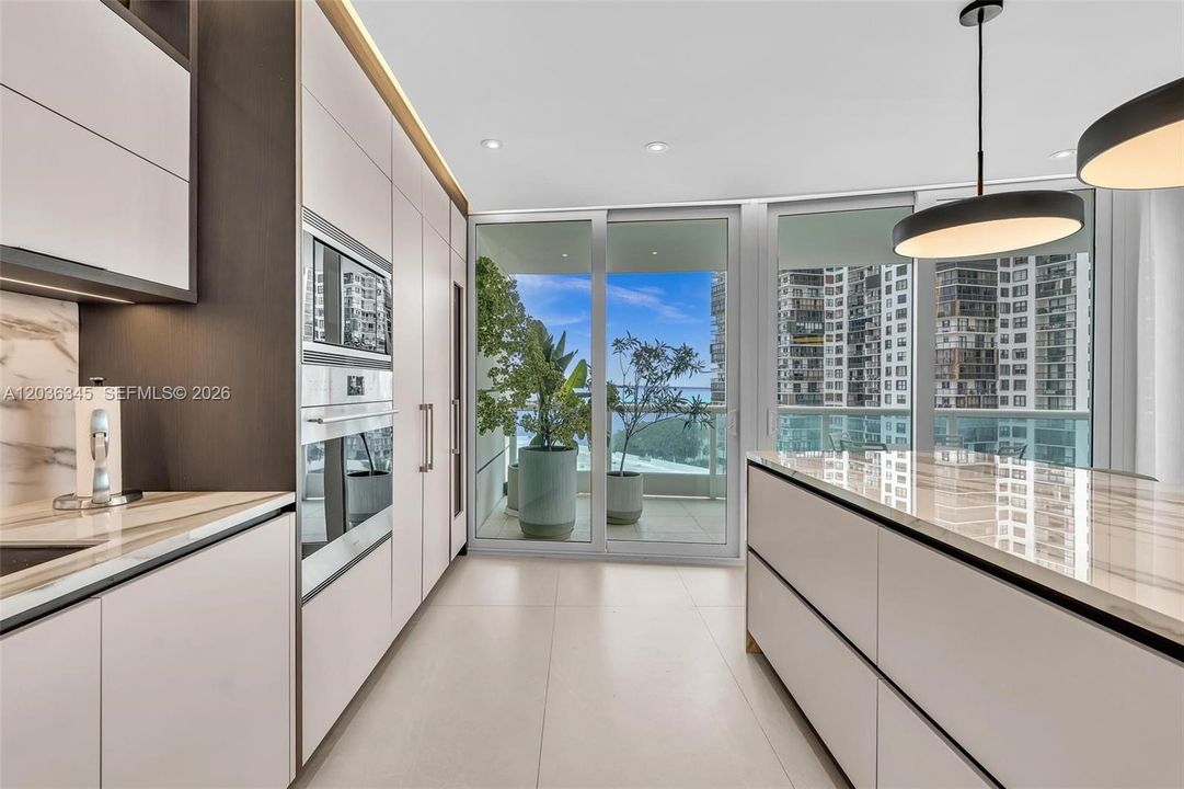 En Venta: $2,650,000 (2 camas, 2 baños, 2320 Pies cuadrados)