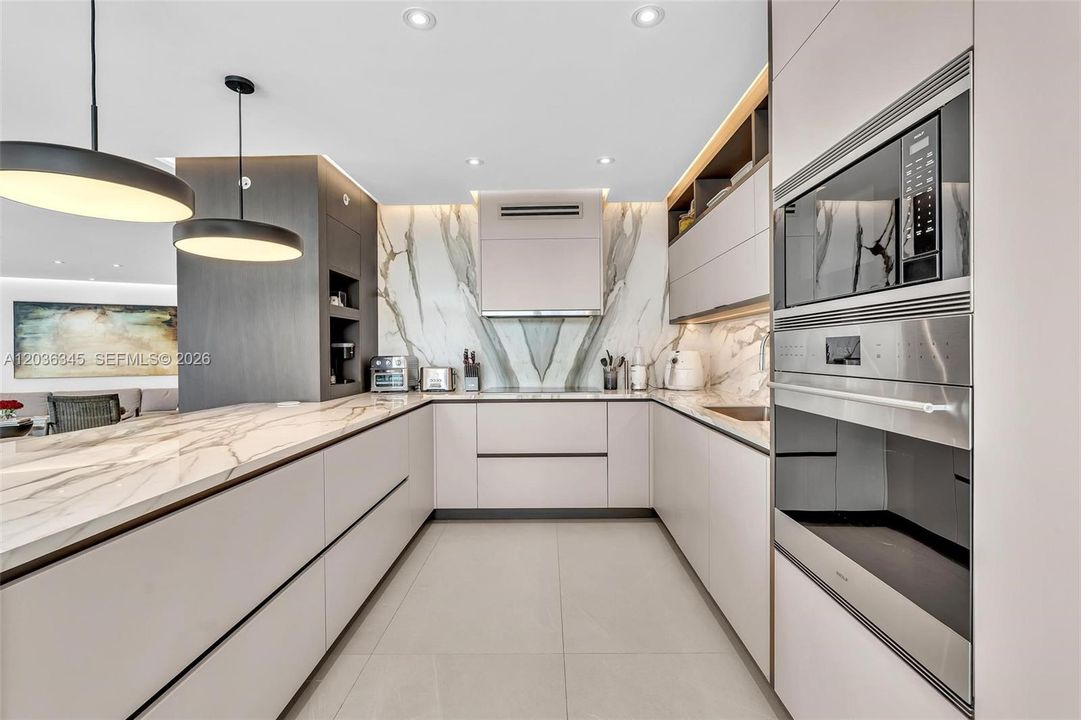 En Venta: $2,650,000 (2 camas, 2 baños, 2320 Pies cuadrados)