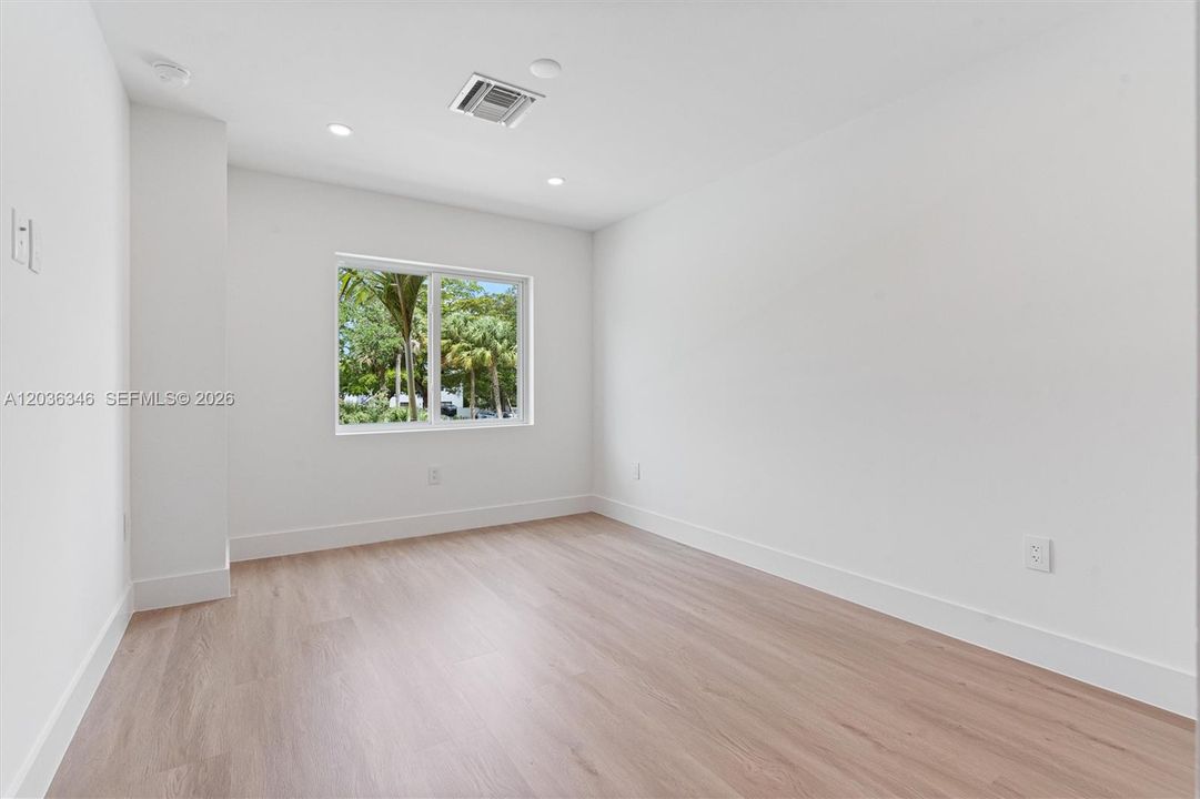 For Sale: $659,900 (3 beds, 2 baths, 1633 Square Feet)