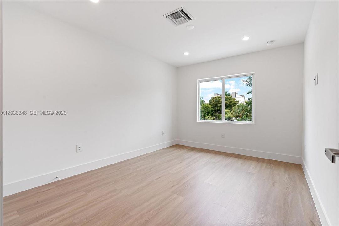 For Sale: $659,900 (3 beds, 2 baths, 1633 Square Feet)