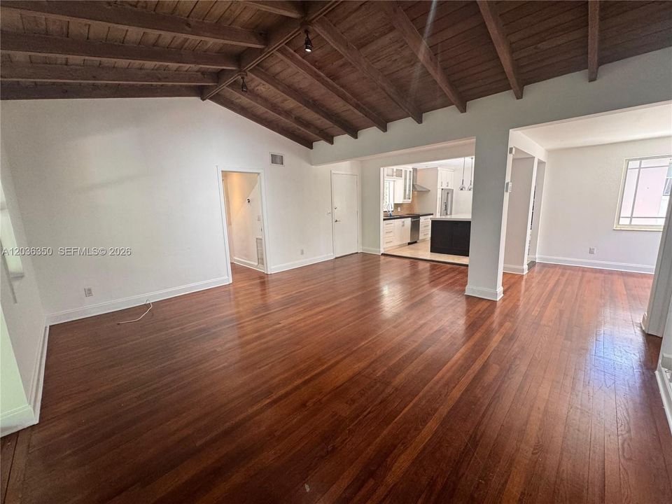 В аренду: $6,300 (3 спален, 2 ванн, 1584 Квадратных фут)