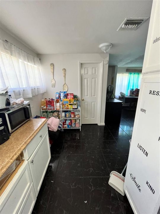 На продажу: $335,000 (3 спален, 2 ванн, 1176 Квадратных фут)