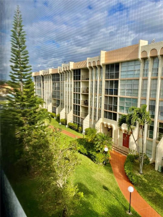 For Rent: $1,850 (1 beds, 11 baths, 820 Square Feet)