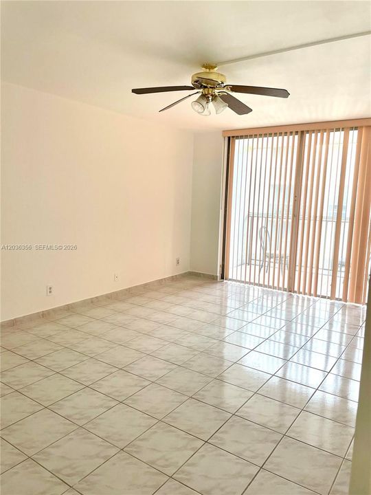 For Rent: $1,850 (1 beds, 11 baths, 820 Square Feet)
