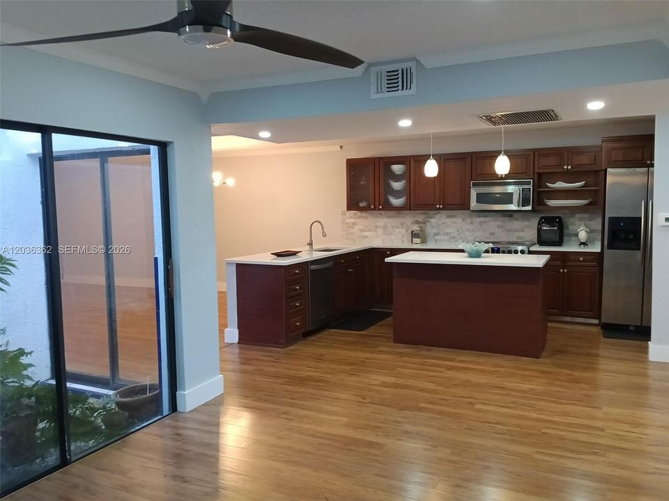 For Sale: $535,000 (2 beds, 2 baths, 1458 Square Feet)