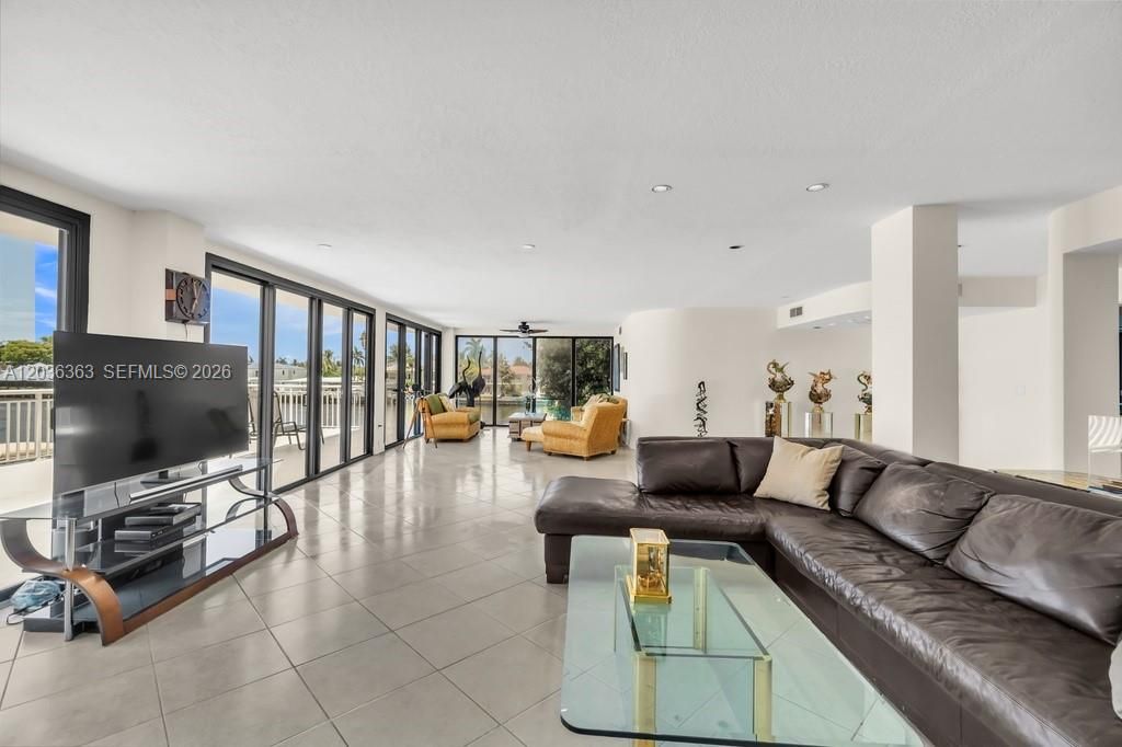 For Sale: $1,495,000 (3 beds, 2 baths, 3744 Square Feet)