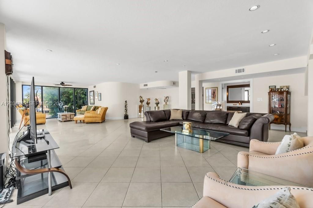 For Sale: $1,495,000 (3 beds, 2 baths, 3744 Square Feet)
