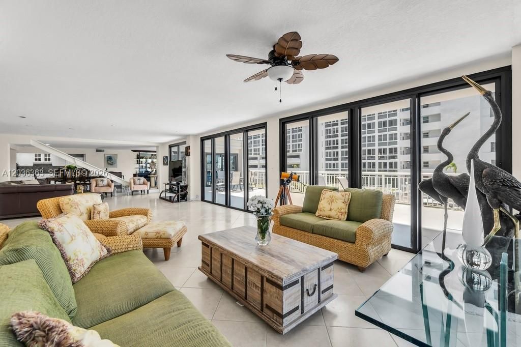 For Sale: $1,495,000 (3 beds, 2 baths, 3744 Square Feet)