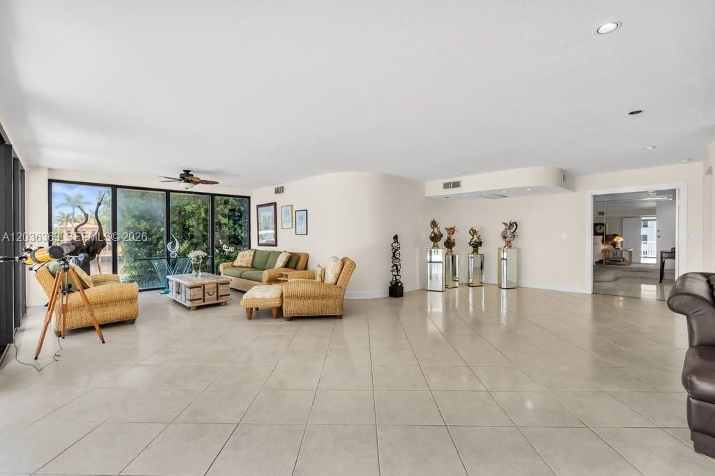 For Sale: $1,495,000 (3 beds, 2 baths, 3744 Square Feet)