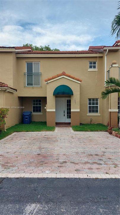 For Rent: $2,850 (3 beds, 2 baths, 1535 Square Feet)