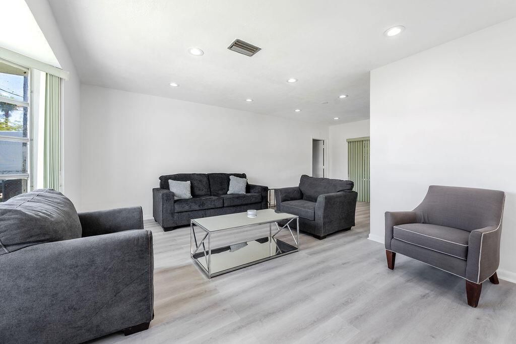 3400NW39thSt.LauderdaleLakes-10