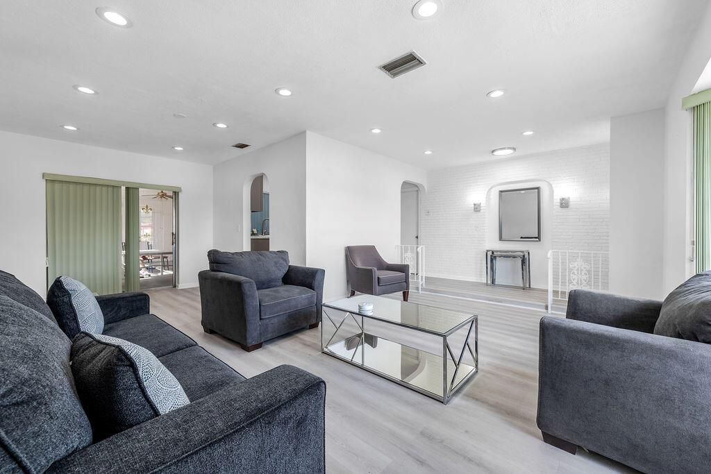 3400NW39thSt.LauderdaleLakes-11