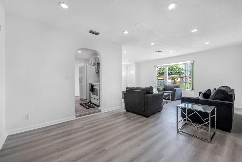 3400NW39thSt.LauderdaleLakes-12