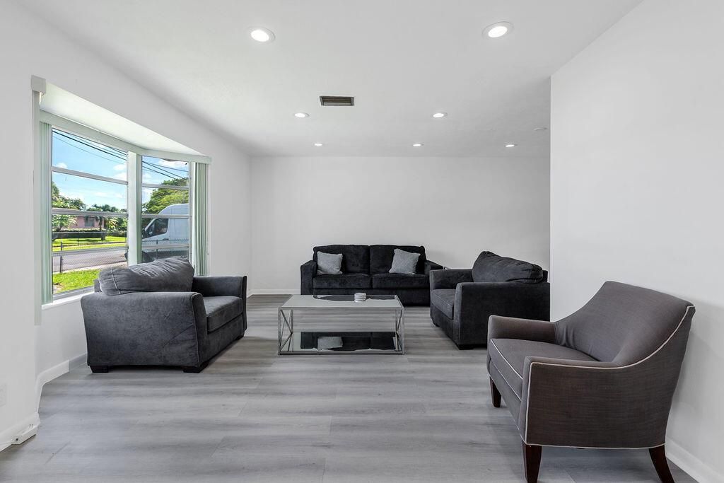 3400NW39thSt.LauderdaleLakes-9