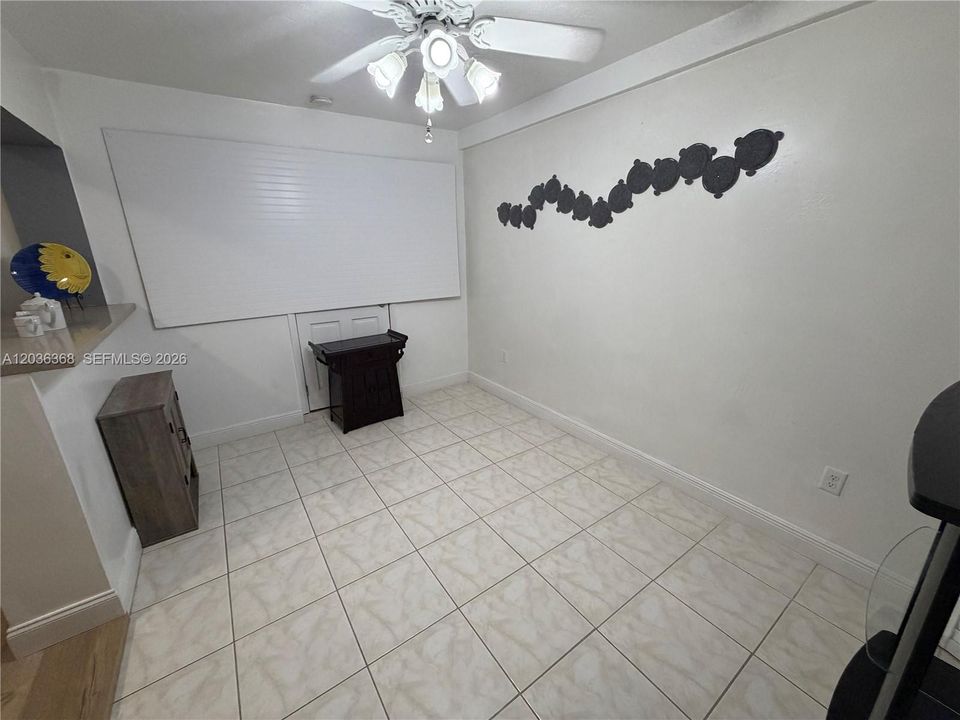 For Rent: $1,500 (1 beds, 1 baths, 1396 Square Feet)