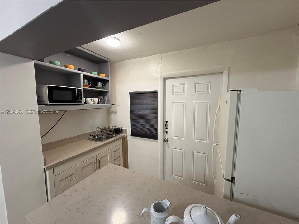For Rent: $1,500 (1 beds, 1 baths, 1396 Square Feet)