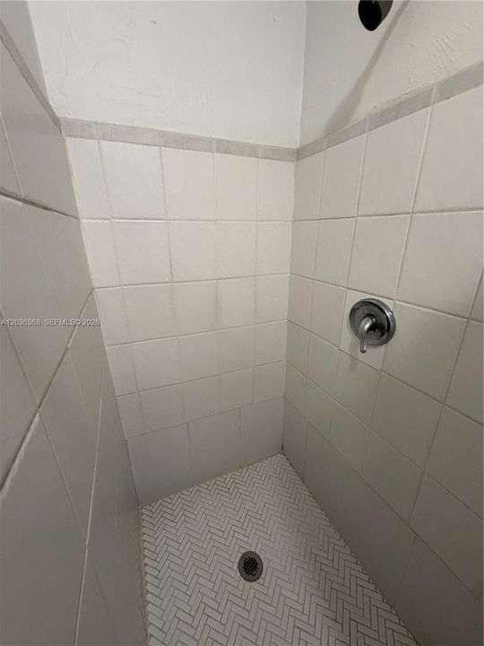 For Rent: $1,500 (1 beds, 1 baths, 1396 Square Feet)