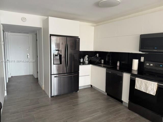 For Rent: $3,800 (3 beds, 2 baths, 1250 Square Feet)