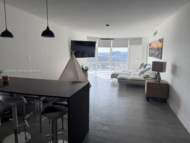 For Rent: $3,800 (3 beds, 2 baths, 1250 Square Feet)