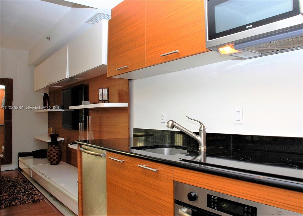 В аренду: $2,325 (0 спален, 1 ванн, 567 Квадратных фут)