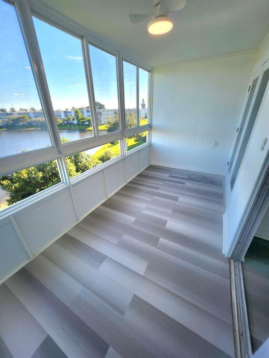 4047 Huricane window lake view pic 8